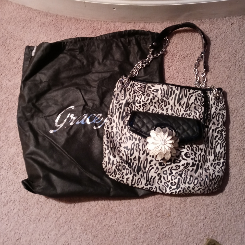 Shoulder / crossbody with removal clutch